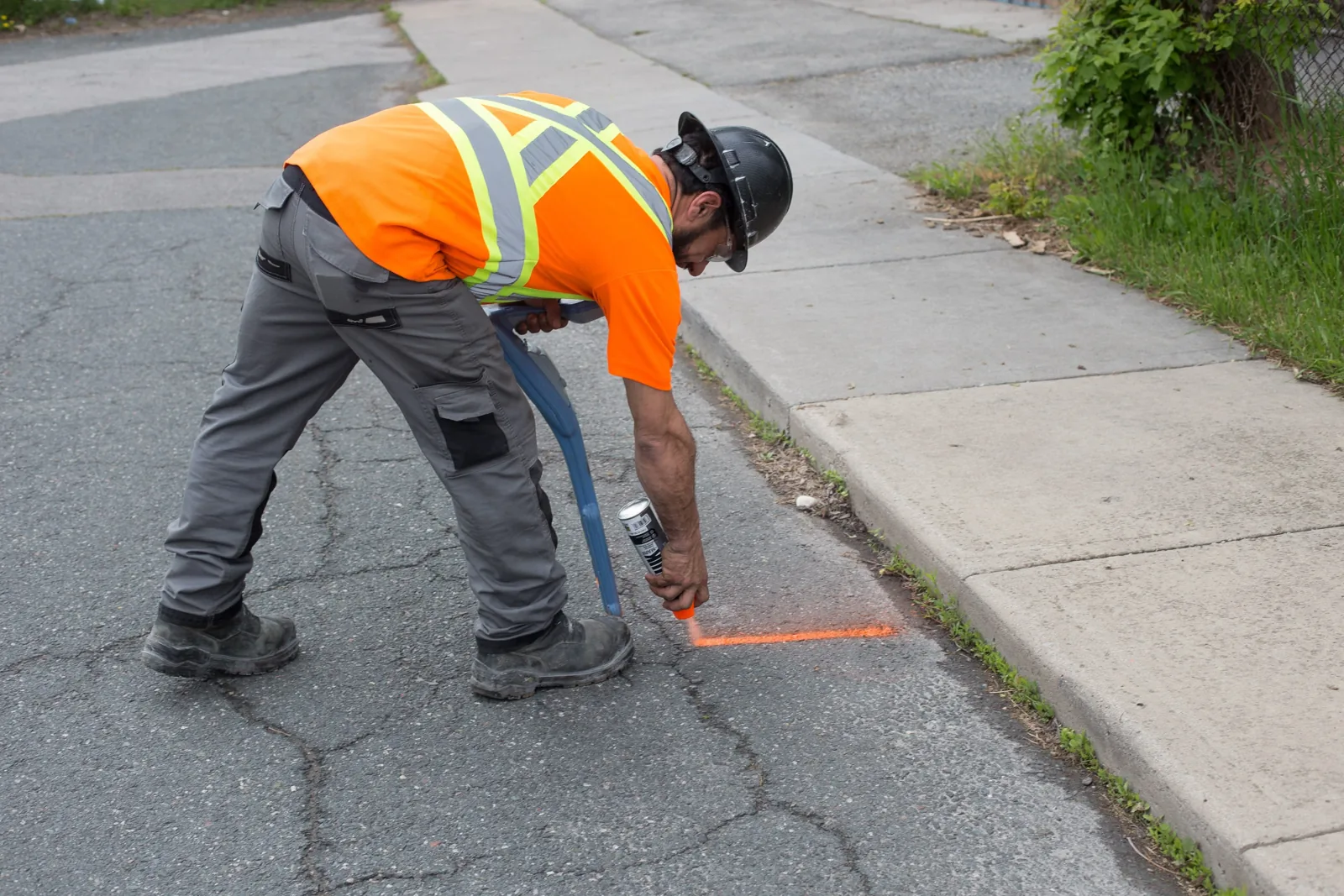 Marked-up concrete slab from a GPR scan report showing rebar and cable locations